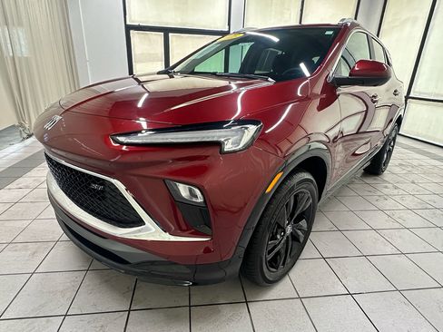 Used 2025 Buick Encore GX Sport Touring w/ Advanced Technology Package AWD/4WD image 10