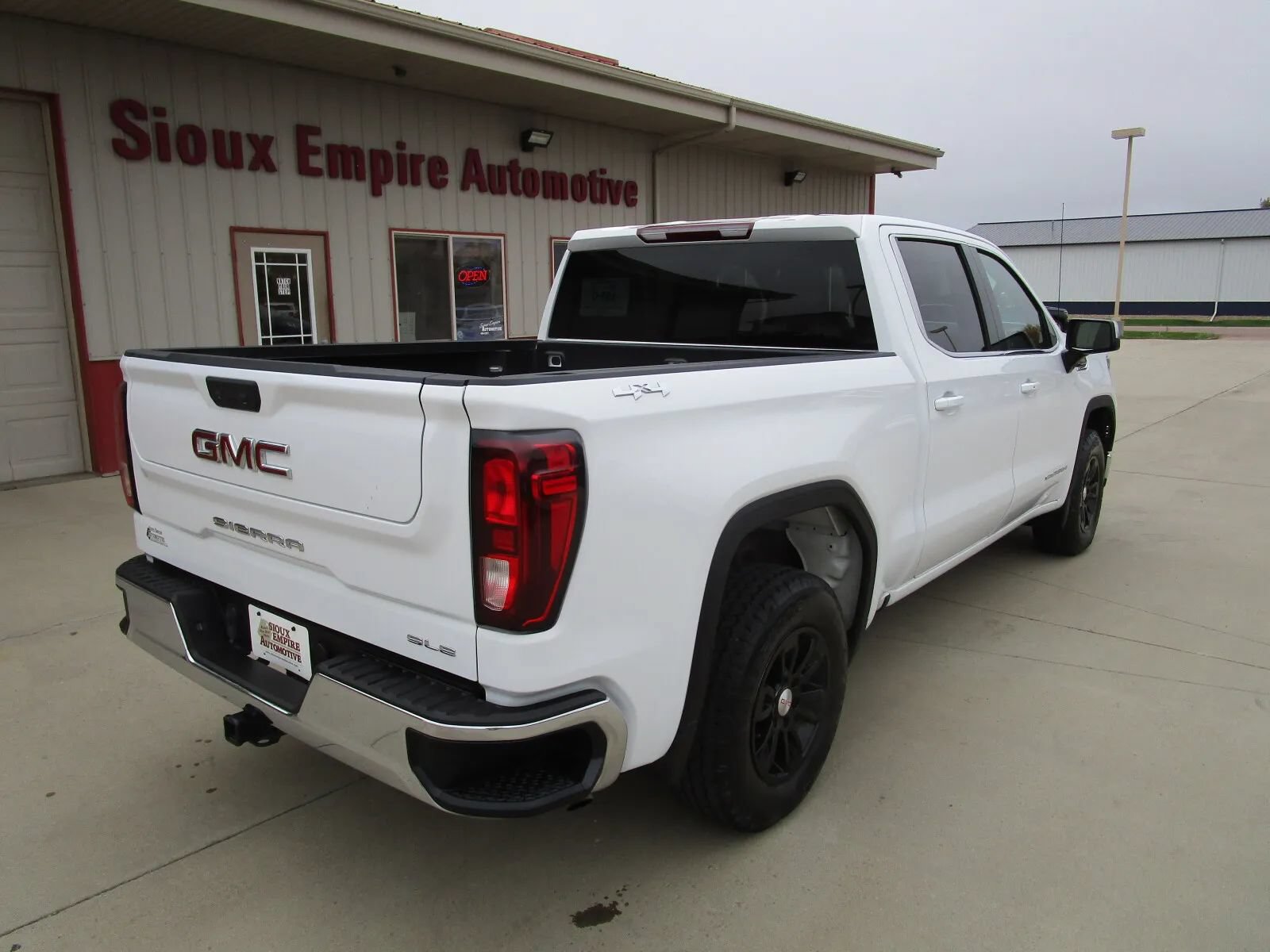 Used 2024 GMC Sierra 1500 SLE AWD/4WD image 7