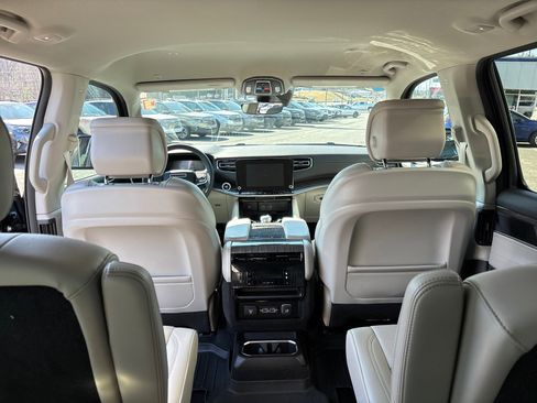 Used 2022 Jeep Wagoneer Series III w/ Flexible Seating Group image 41