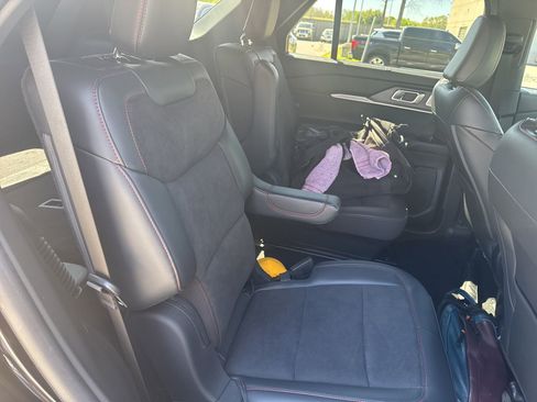 Used 2025 Ford Explorer ST image 10