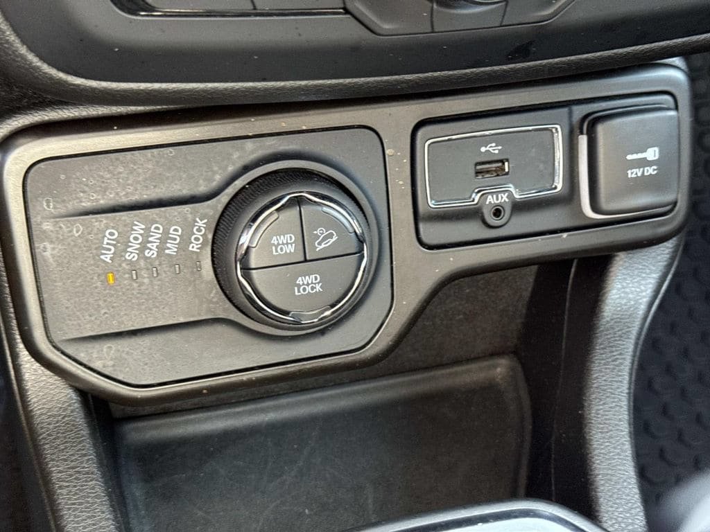 Used 2023 Jeep Renegade Trailhawk AWD/4WD image 36