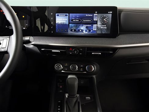 Used 2025 Nissan Kicks SV image 31