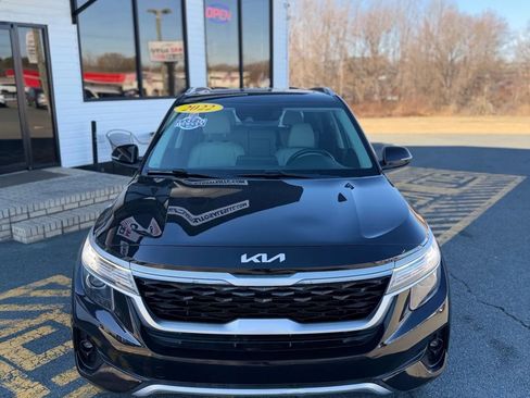 Used 2022 Kia Seltos EX image 2
