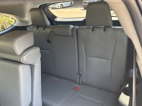 Used 2021 Toyota Highlander XLE FWD image 32
