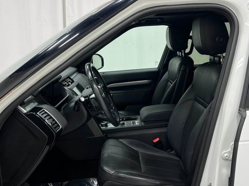 Used 2020 Land Rover Discovery Landmark image 14