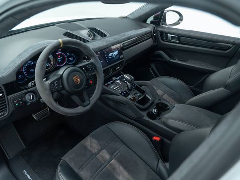 Certified 2023 Porsche Cayenne Turbo GT AWD/4WD image 4