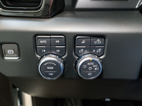 Used 2024 GMC Sierra 2500 AT4 w/ AT4 Premium Plus Package image 33