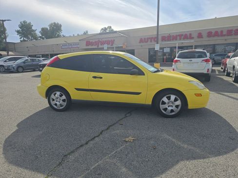 Used 2001 Ford Focus ZX3 Hatchback 2D image 4