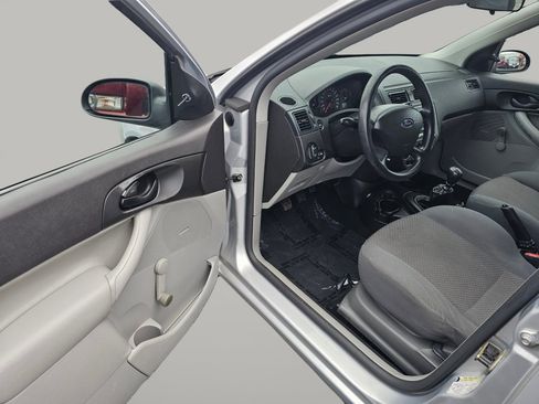 Used 2005 Ford Focus ZX5 Hatchback image 17