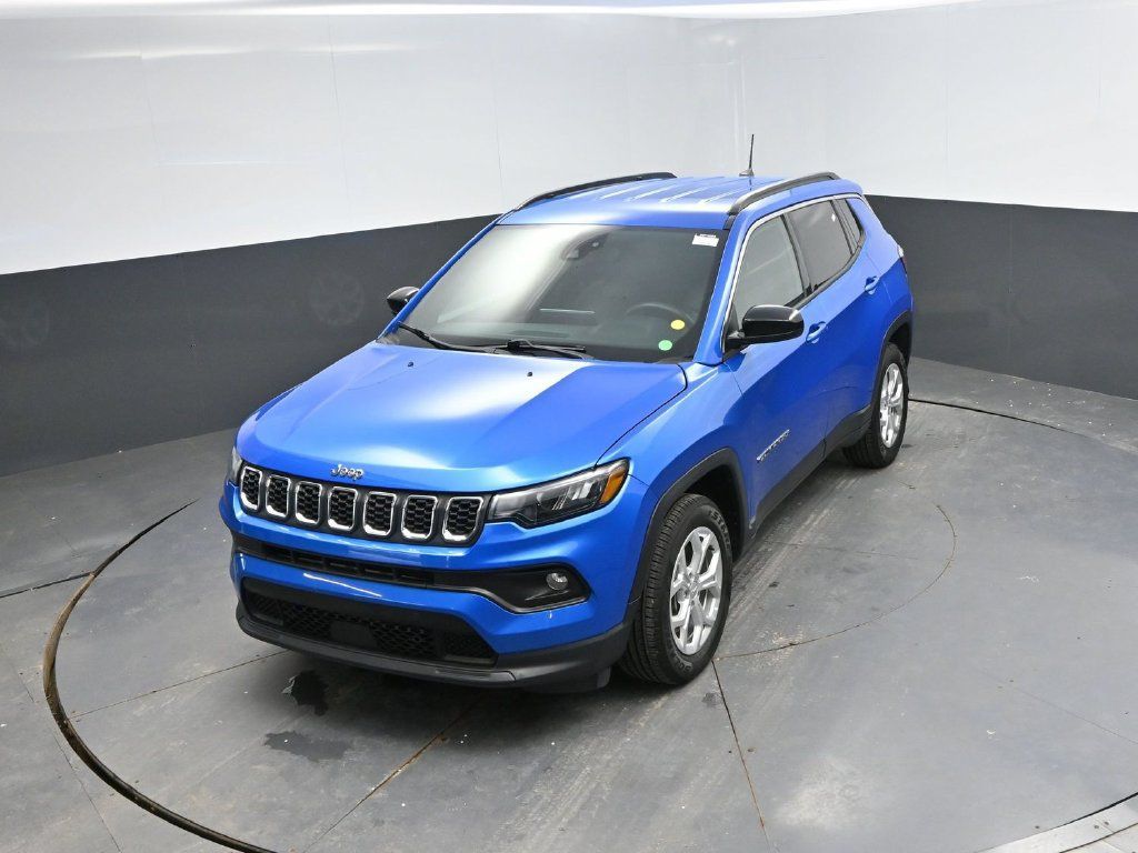 Used 2024 Jeep Compass Latitude AWD/4WD image 26