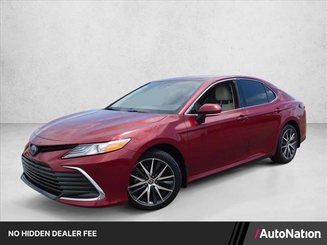 Used 2022 Toyota Camry XLE FWD image 1