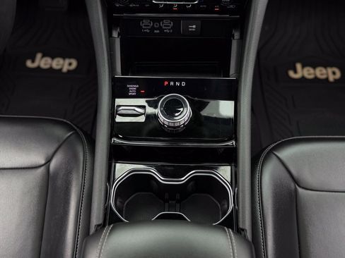 Used 2023 Jeep Grand Cherokee Limited AWD/4WD image 30
