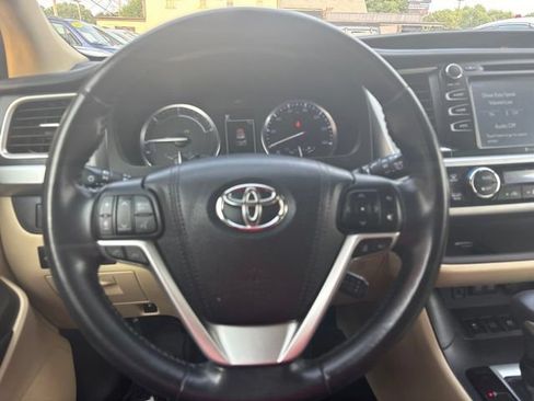 Used 2018 Toyota Highlander XLE AWD/4WD image 10