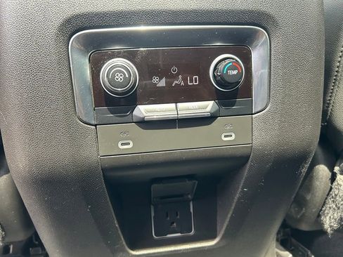 Used 2022 Chevrolet Suburban LT AWD/4WD image 28