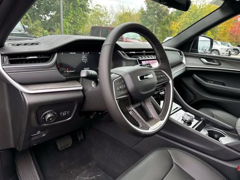 New 2025 Jeep Grand Cherokee Limited image 9