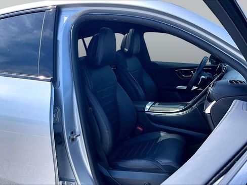 Used 2024 Mercedes-Benz GLC 300 4MATIC image 9