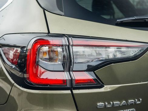 Used 2025 Subaru Outback Premium image 9