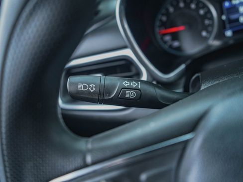 Used 2021 Chevrolet Equinox LT image 18