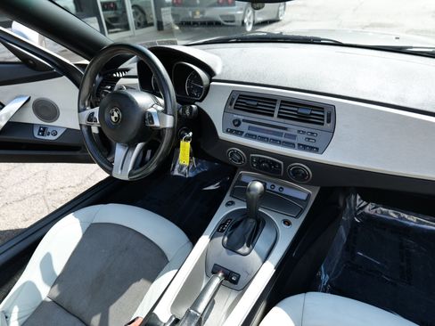 Used 2004 BMW Z4 2.5i image 30