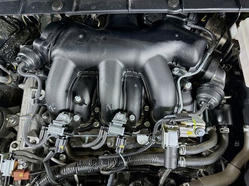 Used 2025 Nissan Pathfinder SL image 35