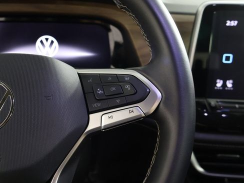 Used 2025 Volkswagen Atlas SE w/ Panoramic Sunroof Package AWD/4WD image 47