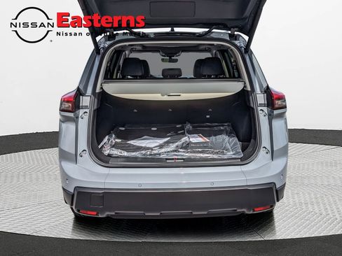 New 2026 Nissan Pathfinder Platinum image 11