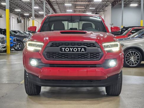 Used 2022 Toyota Tacoma TRD Sport w/ Technology Package RWD image 2