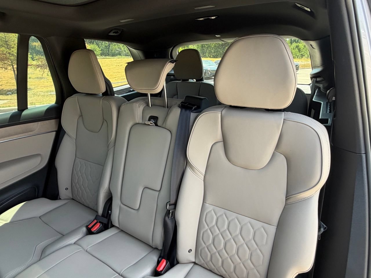 New 2026 Volvo XC90 T8 Plus w/ Protection Package Premier AWD/4WD image 23