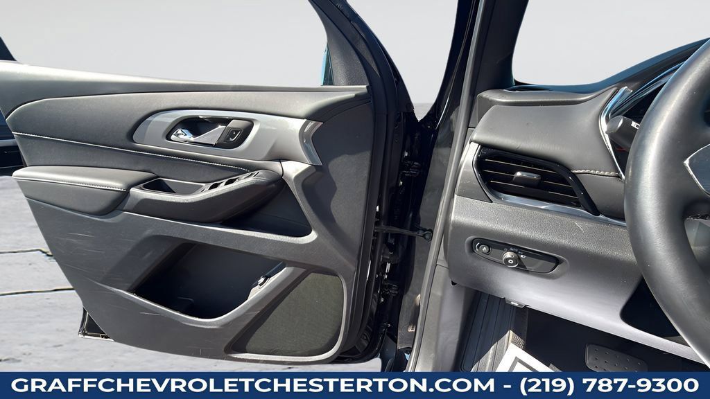 Used 2023 Chevrolet Traverse LT w/ Rear Camera Mirror Package AWD/4WD image 26