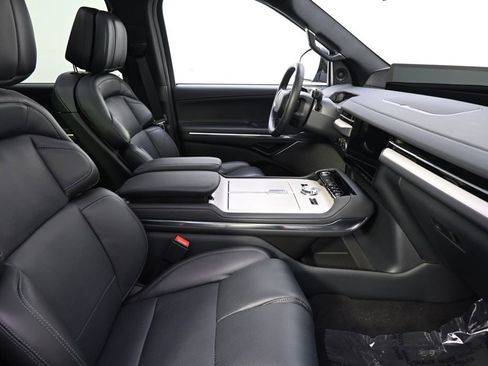 New 2026 Lincoln Navigator Reserve w/ Jet Appearance Package AWD/4WD image 16