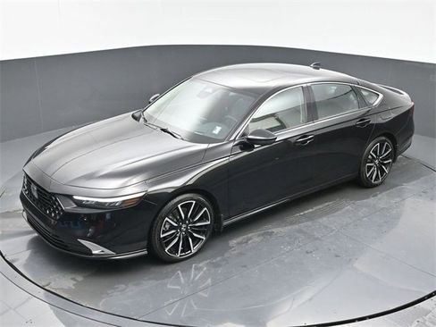 Certified 2025 Honda Accord Touring image 29