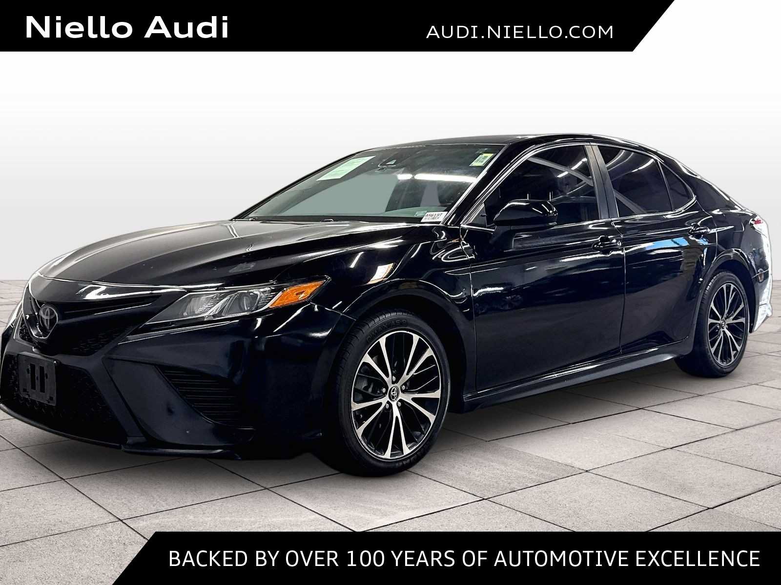 Used 2020 Toyota Camry SE FWD image 1