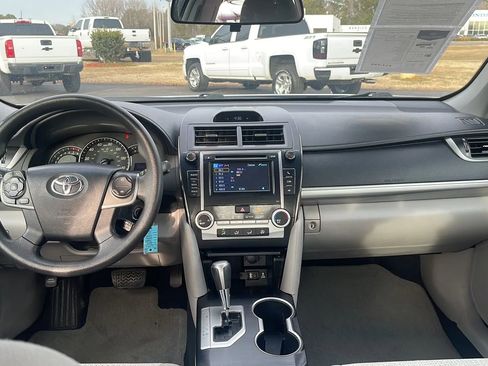 Used 2012 Toyota Camry LE image 10