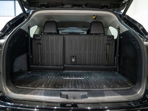 Certified 2022 Toyota Highlander XLE image 36