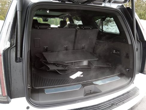 New 2026 Cadillac Escalade ESV Sport w/ Touring Package image 28