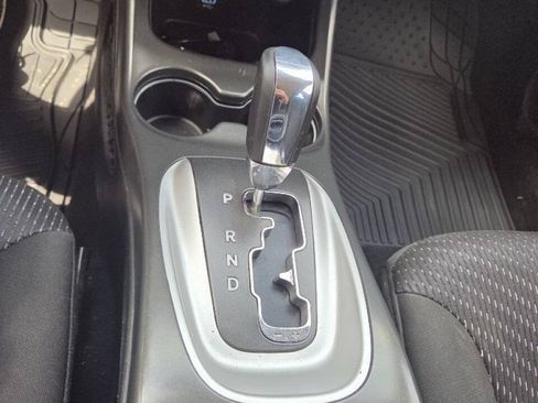 Used 2019 Dodge Journey SE FWD image 11