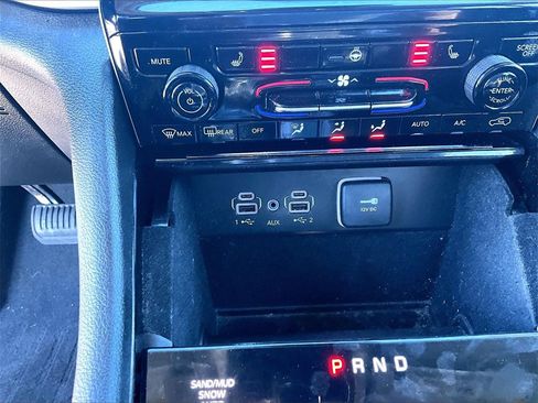 Used 2023 Jeep Grand Cherokee Limited image 29