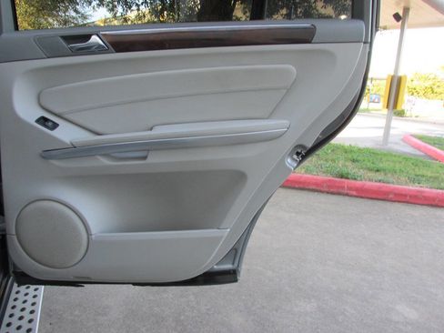 Used 2011 Mercedes-Benz GL 450 4MATIC image 25