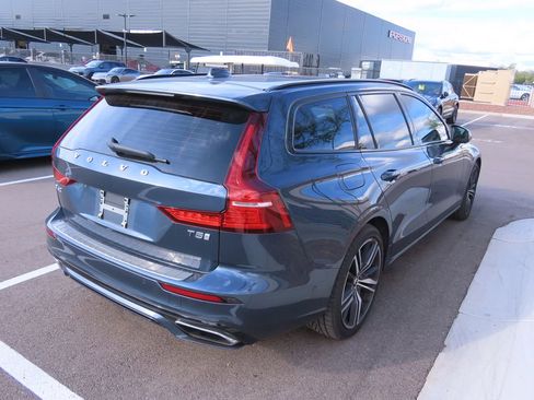 Used 2019 Volvo V60 T6 R-Design image 3