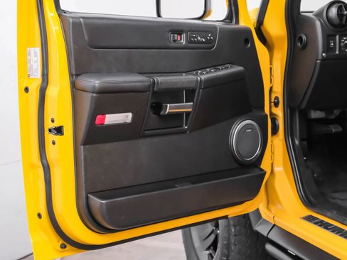 Used 2005 HUMMER H2 SUT Sport Utility Pickup 4D w/ Preferred Equipment Group image 39