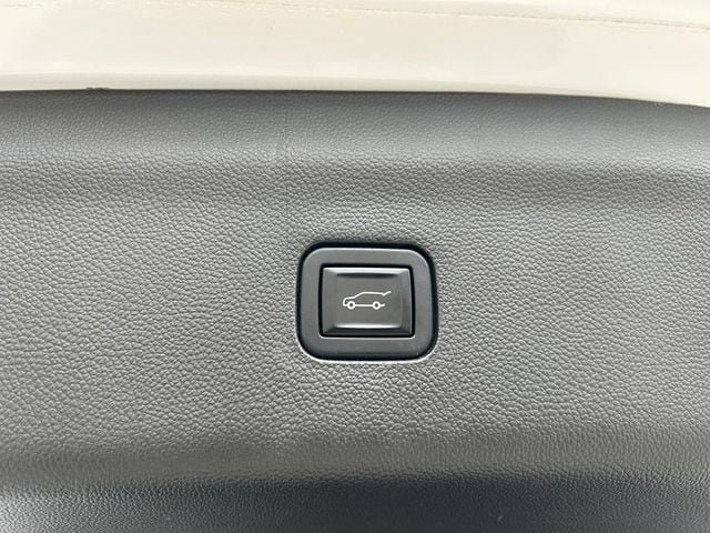 Used 2022 Buick Enclave Avenir w/ Avenir Technology Package AWD/4WD image 54