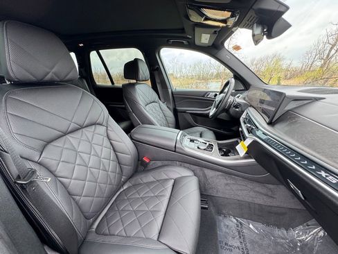 Used 2025 BMW X5 xDrive40i w/ Climate Comfort Package image 27