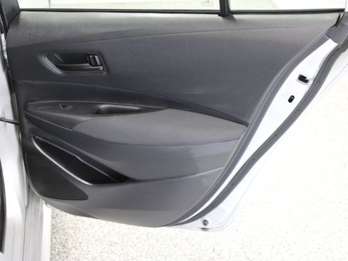 Used 2025 Toyota Corolla LE FWD image 28