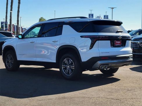 New 2026 Chevrolet Traverse LT image 2