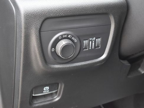 Used 2023 Jeep Grand Cherokee Laredo AWD/4WD image 22