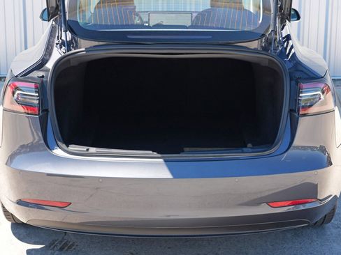 Used 2018 Tesla Model 3 Long Range image 9