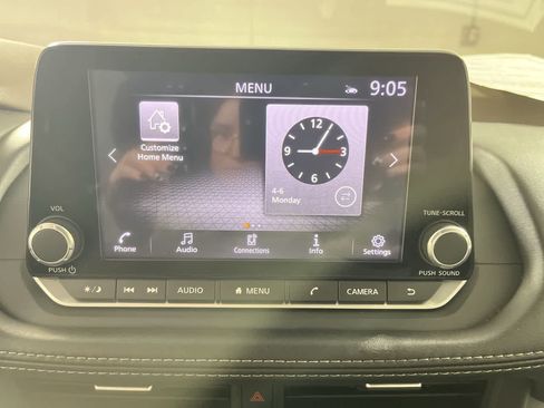 Used 2023 Nissan Rogue SV FWD image 18
