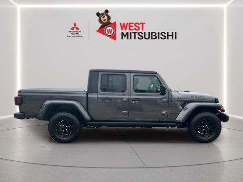 Used 2023 Jeep Gladiator Willys image 6