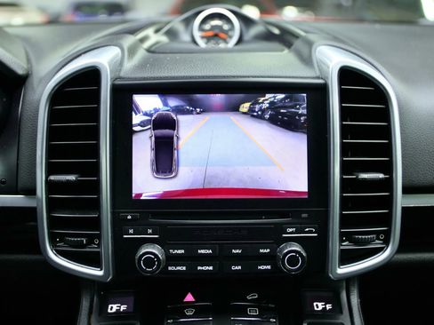 Used 2018 Porsche Cayenne S image 40