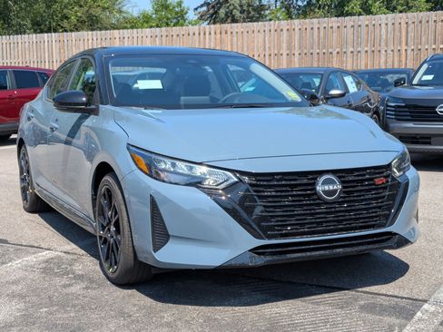 New 2025 Nissan Sentra SR w/ Midnight Edition image 6